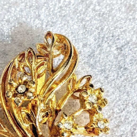 2" Gold Tone Crystal Flower Basket Brooch - Picture 5 of 6